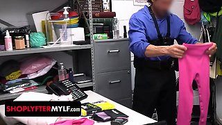 Desperate and penniless yoga teacher attempts to shoplift from the wrong supermarket - shoplyfter mylf