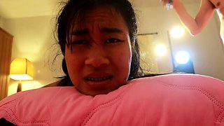 Close up twat fingering on cam