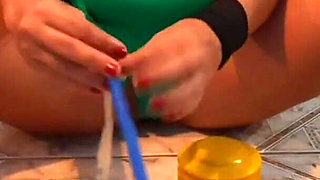 She Exhibited off Her Beautiful Body and Feet, Inflating the Condom by Stepping on the Foot Pump