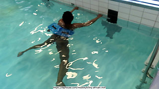 Flashing in the Second Hand Shop 01 & Learning to Swim, Lesson 02