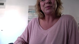Curvy blonde cougar eagerly takes delicious cock in homemade romance
