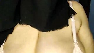 Sensual beauty shares bondage closeup passionate homemade moments