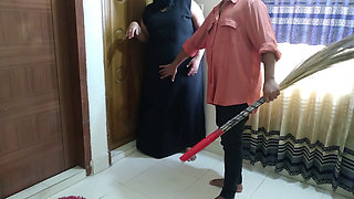 Big Ass & Huge Boobs Saudi Maid Fucked by Owner 18yo Son When She Cleaning Room