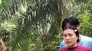 Viral Sejoli Di Hutan