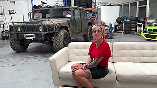 Betty, 46, loves the double at sea! - Jacquie et Michel TV