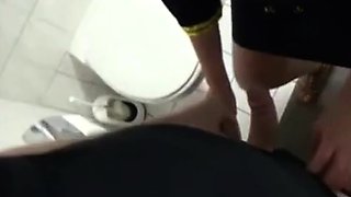 Deutscher blonder Amateur gibt Deepthroat-Blowjob