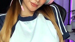 DaneJones HD Natural big boob girl masturbates