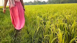 Your Nomita Boudi Outdoor Pee and I Inserted My Finger Into Her Pussy and Fingered Her.