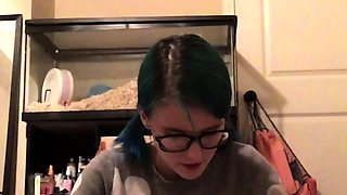 Hot amateur webcam teen masturbates for their fans
