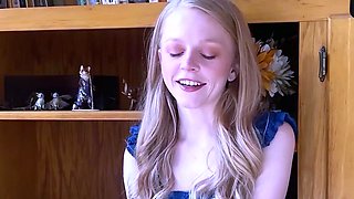 Solo blonde honey spanks her fat culo alone