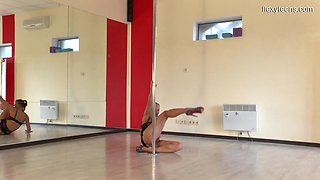 Big butt gymnast Sonka Nikolet in dance studio