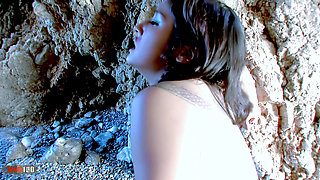 Dolce Elektra: Fucking at the Beach with the Beautiful Arab Dolce Elektra