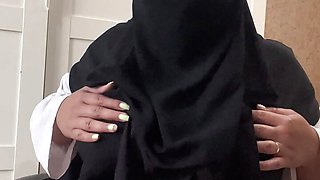 Young Egyptian stepmom fingers her pussy and gives hot instructions, masturbating with stepmom