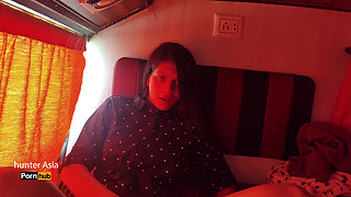 A Strange Traveling Girl Seduces Me on the Bus, and I Ended up Fucking Her in the Hotel Room