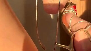 Amateur Foot Fetish Girlfriend Sucks and gives a Footjob