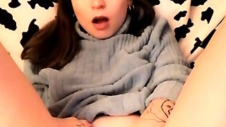 Webcam fun mature brunette with toys cum on cam