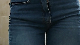 I Go Hot to the Bathroom to Pee While I
