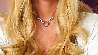 Big boob brunette masturbates on webcam
