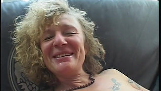 Inked gilf knows how to please big dicks