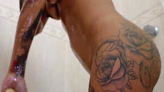 I My Girlfriend While She Was Looking at Her Phone