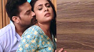 Hot Faye Reagan indulges in solo sex act while masturbating