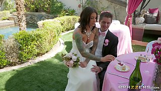 Bride Felicity Feline gets a lesbian strap on fuck from Abigail Mac