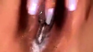 Thai amateur Kanya rubs her soaking cunt