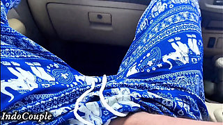 A Hot and Sexy Hijab-wearing Student's Wife Invited Him From a Jakarta University. She Played with My Cock Beside the Car