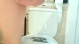 Big Ass White MILF Gets in Bubble to Masturbate Super Hard Until She Cums