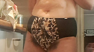 Stepmom in the Kitchen Wanting to Be Fucked