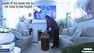 Stepdaughter of Rich Parentz Getz Her Feet Fucked by Hood Bur9lar!!