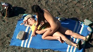 stepsister enjoys sex on the beach (voyeur)