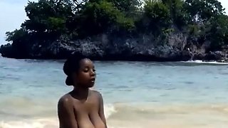 Public Flashing Of Big Natural Tits In The Moment Of Escape