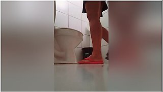 The Secretary Is In The Mood To Fuck And Gets Into The Bathroom With Her Partner To Fuck Intensely