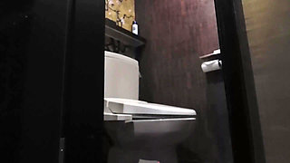 Japanese MILF Peeing