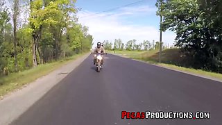 Canadian juggy biker bitch Vyxen Steel gives outdoor blowjob and gets laid in broad daylight