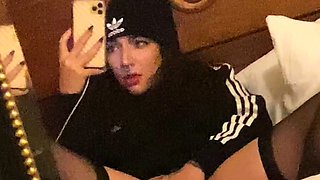 Amateur czech teen in her first toy induced orgasm