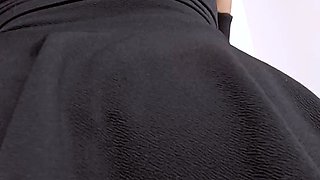 Mi neighbor has me so horny that he comes and I give him a