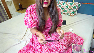 Beautiful Desi Mallu Bhabhi Ordered Female Condom and Fucked by Delivery Boy.