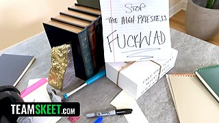 Taming the Spoiled Brat's Pussy