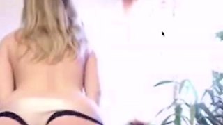 Big-Titted Blonde Amateur's Taylor Swift Lookalike Cam Show