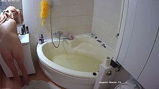 Amateur couple on real hidden cam