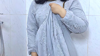 Hijab Sister in Law Clean Her Self After Making Out Behind Her Husband - Minokiiko