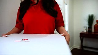 Pizza delivery beauty with big boobs gets her pussy devoured