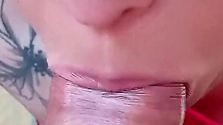 Wife Escapes to Give a Blowjob to the Worker of a Ruined Constructions