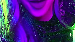 Amateur brunette double toying on webcam