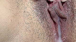 Sperm-filled Vagina, Leaks Out