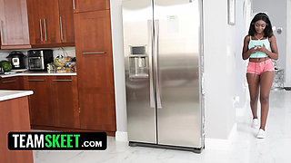 Drafting a Fuck: Eddie Gets Seduced by Coach's Step Daughter