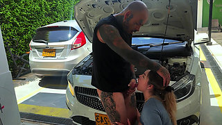 Colombian Woman Cheats on Her Husband with the Mechanic Just Before Leaving for the Gym