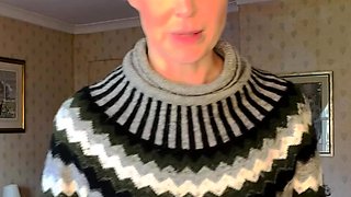 Amateur Latina Milf Masturbates on Cam